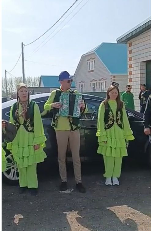 «Безгә бирсәң бер күкәй, тавыгың салыр йөз күкәй!»