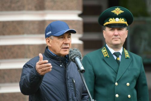 Рөстәм Миңнеханов Татарстан урманчыларына автомобиль ачкычлары тапшырды