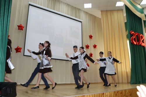 Саба гимназиясендә соңгы кыңгырау чыңлады [+фоторепортаж]