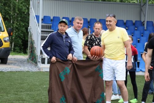 Район эшмәкәрләре үзләренең һөнәри бәйрәмнәрен билгеләп үтте