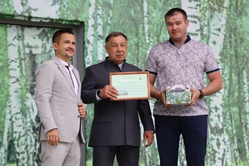 Район эшмәкәрләре үзләренең һөнәри бәйрәмнәрен билгеләп үтте