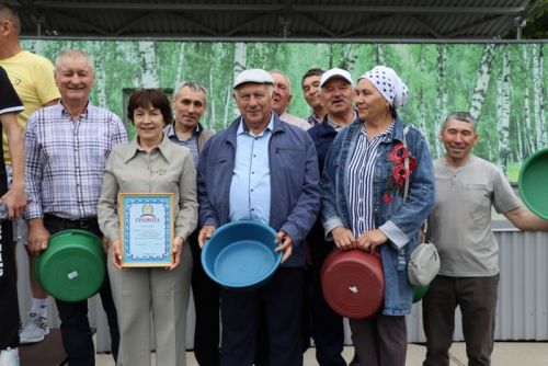Район эшмәкәрләре үзләренең һөнәри бәйрәмнәрен билгеләп үтте