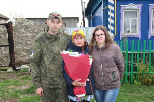 Мин исән: һәлак булган дип игълан ителгән егет Зәй районындагы гаиләсе янына ялга кайтты