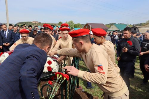 Саба районы батыр улын соңгы юлга озатты [+фоторепортаж]