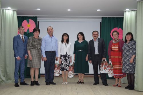 «Җирдә үзеңнән соң якты эз калдырасың килсә – укытучы бул»