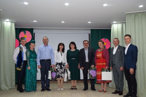 «Җирдә үзеңнән соң якты эз калдырасың килсә – укытучы бул»