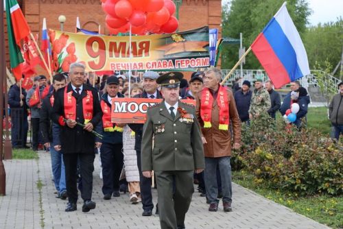 Җиңү парадында  шәмәрдәнлеләргә 150 грамм блокада икмәге өләштеләр