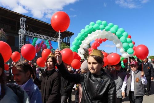 9 Май – Җиңү көнендә  Сабада 5 меңгә якын  кеше  парадка чыкты