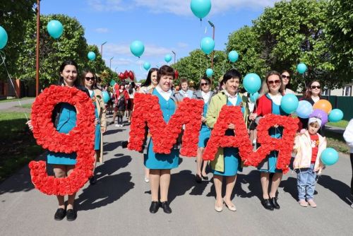 9 Май – Җиңү көнендә  Сабада 5 меңгә якын  кеше  парадка чыкты