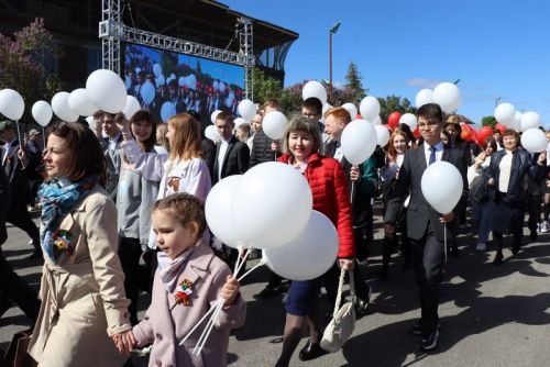 9 Май – Җиңү көнендә  Сабада 5 меңгә якын  кеше  парадка чыкты