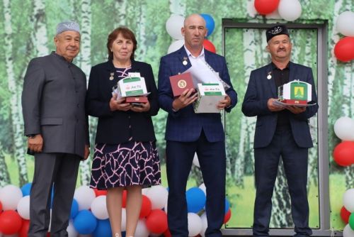 Сабантуйның сабан һәм  җыр бәйгесе батырлары тәкә  алды