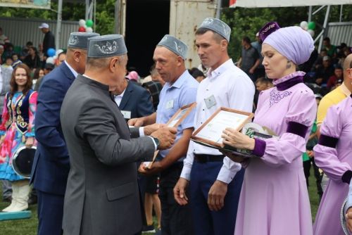 Сабантуйның сабан һәм  җыр бәйгесе батырлары тәкә  алды