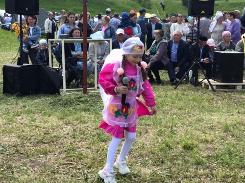 Югары Симет авылында узган Сабантуйда  иң тырыш авыл хезмәтчәннәре тәбрикләнде