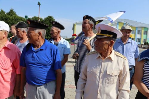 Саба  урамында диңгезчеләр  маршы узды