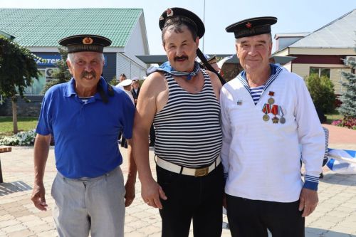 Саба  урамында диңгезчеләр  маршы узды