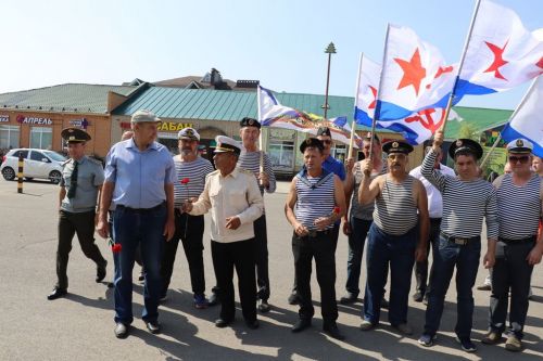 Саба  урамында диңгезчеләр  маршы узды