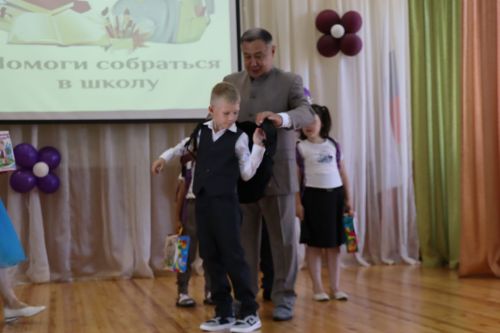 Балалар иҗат үзәгендә “Мәктәпкә җыенырга булыш” хәйрия акциясе узды