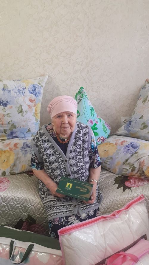 Шәмәрдәндә яшәүче Нәзилә Нәбиуллинага 90 яшь тулу уңаеннан РФ Президентының котлау хаты тапшырылды