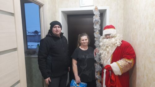 Сатышта  хәрби операциядә катнашучыларның гаиләләренә Кыш бабай бүләкләр өләште