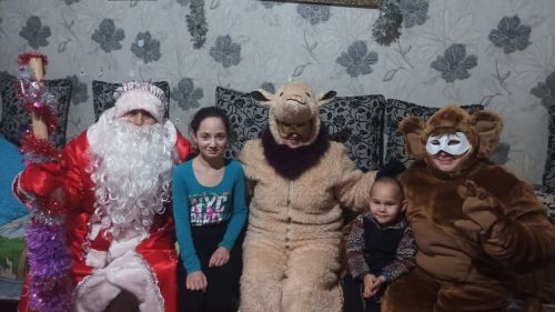 Тимершыкта махсус хәрби операция зонасында булучыларның гаиләләренә Яңа ел күчтәнәче китерделәр