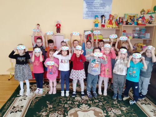 Сабаның «Шатлык» балалар бакчасында тәрбияләнүчеләр милли бизәкләр төшерергә өйрәнәләр