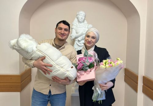 Ике кыз янына бер егет!