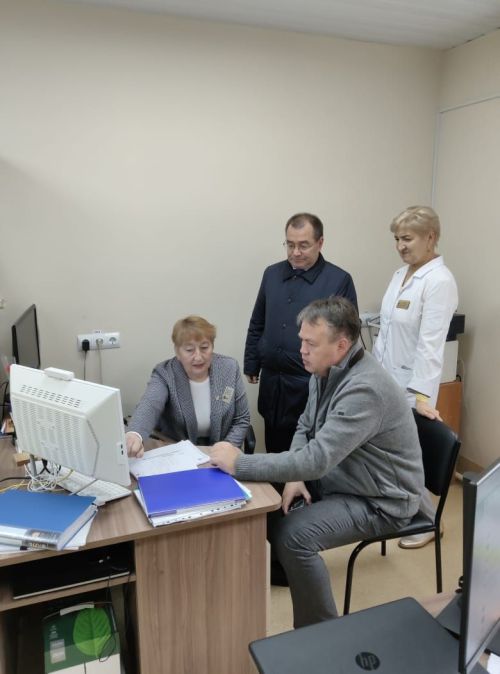 Район үзәк хастаханәсенә Республиканың Сәламәтлек саклау министрлыгыннән килделәр