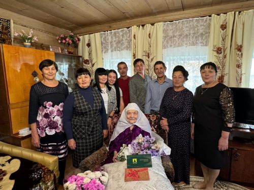 Югары Шытсуда  яшәүче Хәдия Галиәхмәтованы 90 яшьлек юбилее белән котладылар