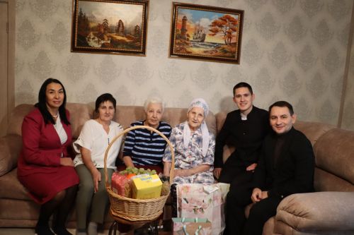 Шәмәрдәндә яшәүче Нурия әби Шәйдуллинаны 101 яшь тулуы белән котладылар