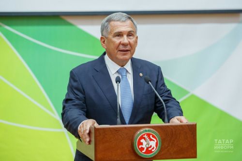 Рөстәм Миңнеханов республика халкын Татарстан Конституциясе көне белән котлады