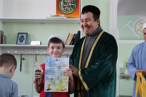 Бүген Саба җәмигъ мәчетендә балалар арасында Коръән уку бәйгесе оештырылды