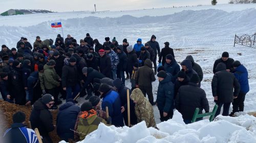 Бүген райондашыбыз, махсус хәрби операциядә вафат булган Радик Исхаковны соңгы юлга озаттылар (фото +видео)