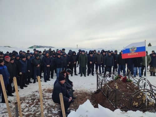 Бүген райондашыбыз, махсус хәрби операциядә вафат булган Радик Исхаковны соңгы юлга озаттылар (фото +видео)
