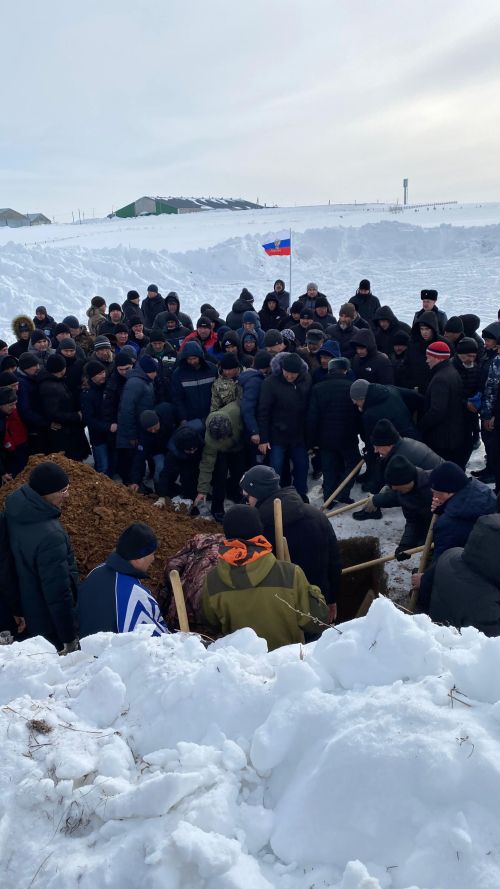Бүген райондашыбыз, махсус хәрби операциядә вафат булган Радик Исхаковны соңгы юлга озаттылар (фото +видео)