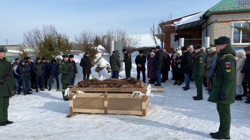 Бүген райондашыбыз, махсус хәрби операциядә вафат булган Радик Исхаковны соңгы юлга озаттылар (фото +видео)