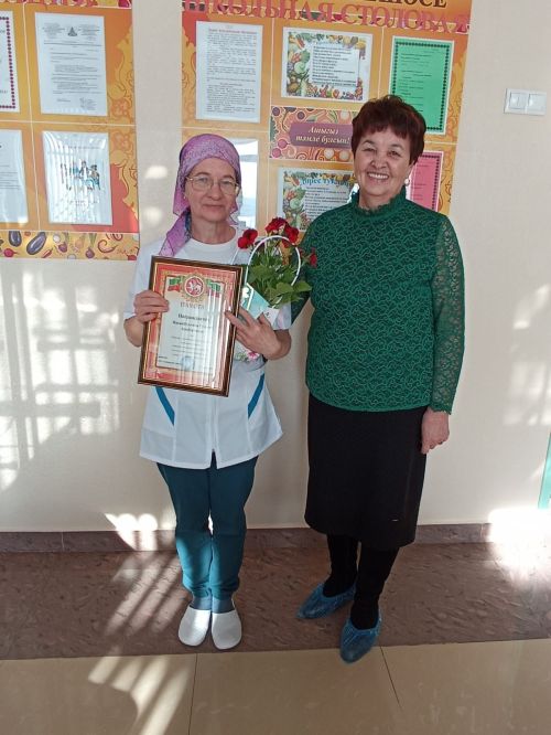 Тимершыкның мәктәп ашханәсендә эшләүчене тәбрикләделәр