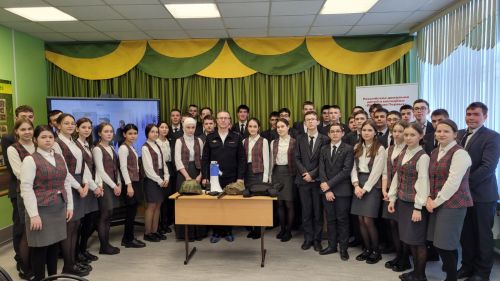 Полиция хезмәткәре Сатыш урта мәктәбе укучылары белән очрашты