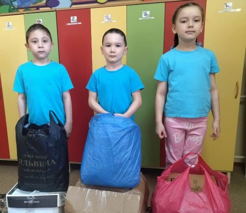 Ясле-бакча балалары макулатура тапшыра