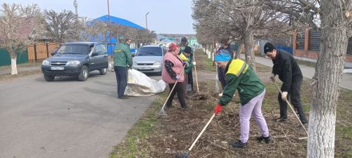 Сабаның үзәк урамнарын Саба күптармаклы-җитештерү предприятиесе хезмәткәрләре тәртипкә китерә