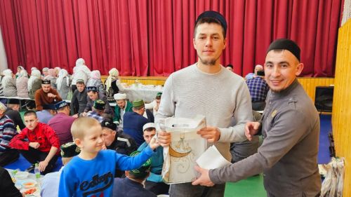 Эзмә жирлегендәге Зур ифтарда гаиләләре белән ураза тотучылар чакырылып хөрмәтләнде