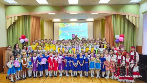 Балалар сәхнәгә бию кую буенча осталыкларын күрсәттеләр
