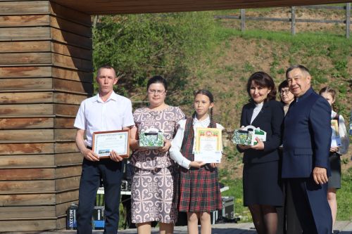 Сабада районыбызның фән олимпиадаларында җиңүче укучыларны  тәбрикләделәр (фоторепортаж)