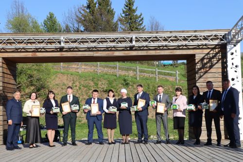 Сабада районыбызның фән олимпиадаларында җиңүче укучыларны  тәбрикләделәр (фоторепортаж)