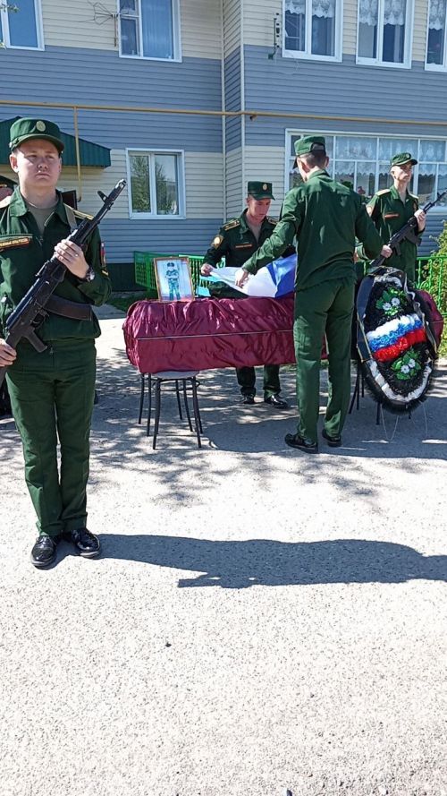 Бүген райондашыбыз-  махсус хәрби операция зонасында вафат булган Илнур Галимов белән хушлаштылар