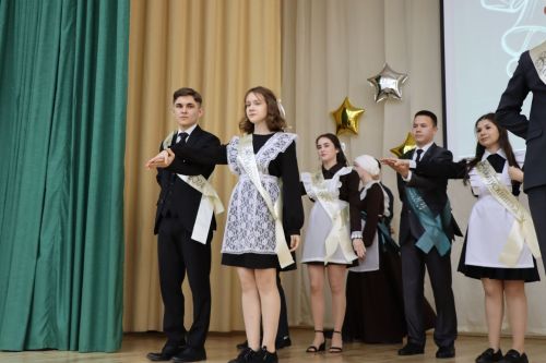 Саба гимназиясендә «Соңгы кыңгырау» 92 егет һәм кыз өчен яңгырады