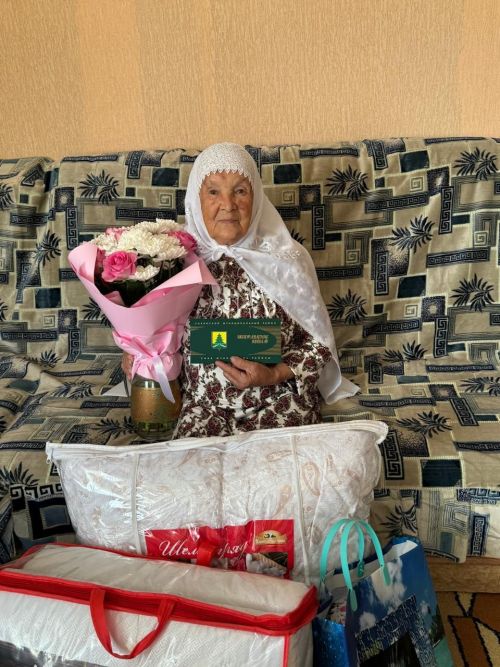 Байлар Сабасында яшәүче  Фәния  Галимова  90  яшьлек олы юбилеен каршылады