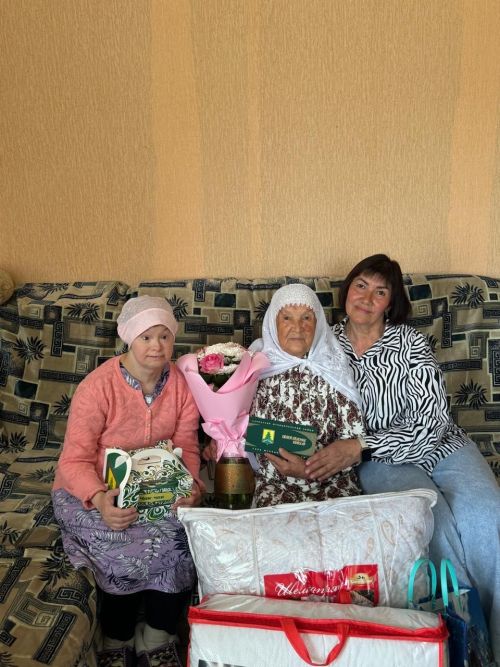 Байлар Сабасында яшәүче  Фәния  Галимова  90  яшьлек олы юбилеен каршылады