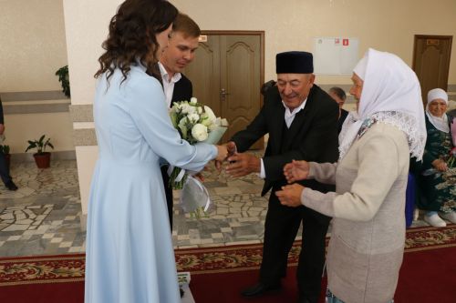 Мамадыштан кайткан гаилә учагын Мифтаховлар Фәтхриевларга тапшырды