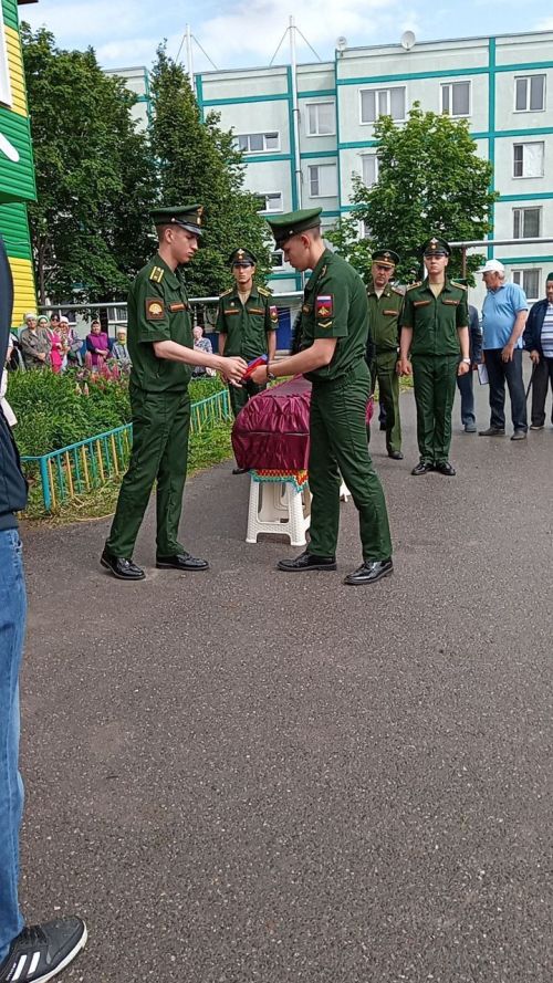 Бүген махсус хәрби операциядә вафат булган  райондашыбыз Байлар Сабасыннан Радик Мөнир улы Мусинны соңгы юлга озаттылар