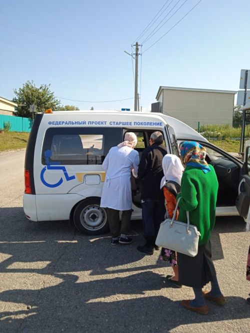 Татарстанда илкүләм проект буенча өлкән яшьтәгеләрне медицина оешмасына бушлай йөртәләр